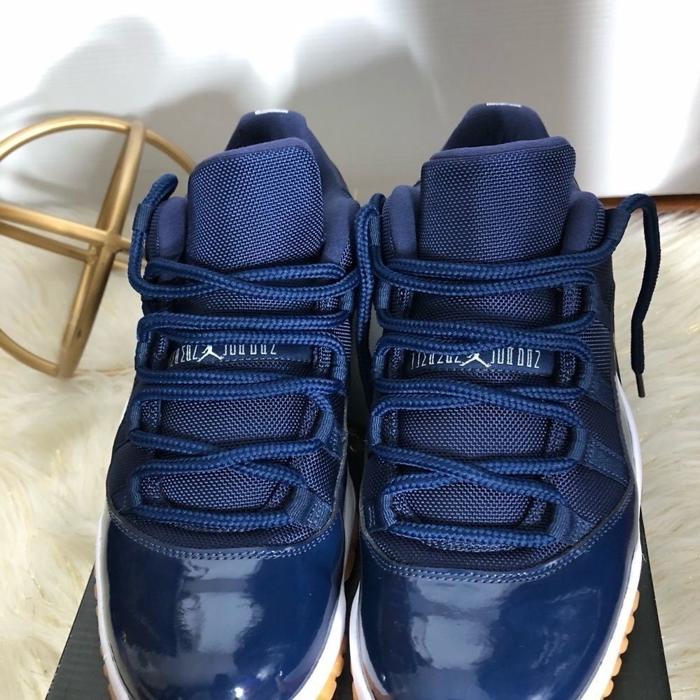 Air Jordan 11 Retro Low - Picture 2 of 7
